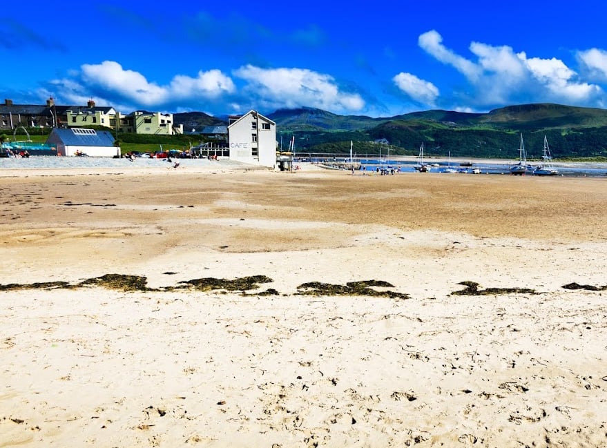 Murder investigation launched after man dies at Barmouth beach